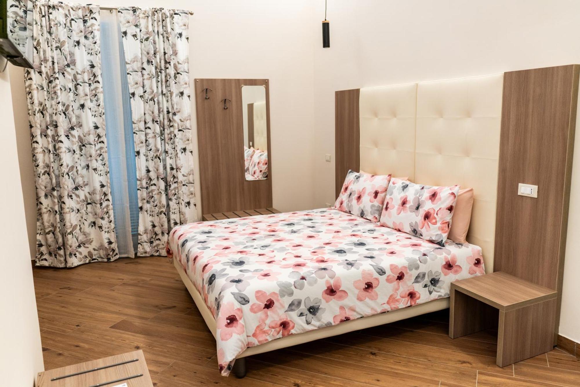 Foria 143 Hotel Наполи Екстериор снимка